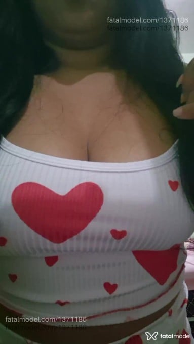 Acompanhante mulher morena (o) de olhos castanhos em Patos de Minas Acompanhante mulher morena (o) de olhos castanhos em Patos de Minas - Izabela Castellari