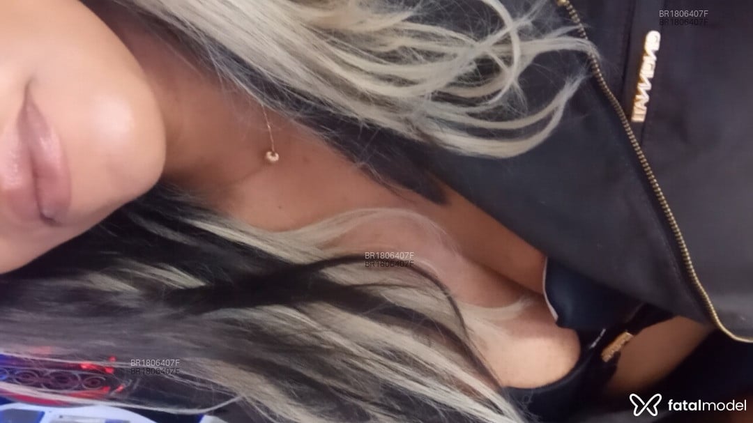 Acompanhante mulher com cabelo colorido de olhos pretos em Bento Gonçalves - Catarina