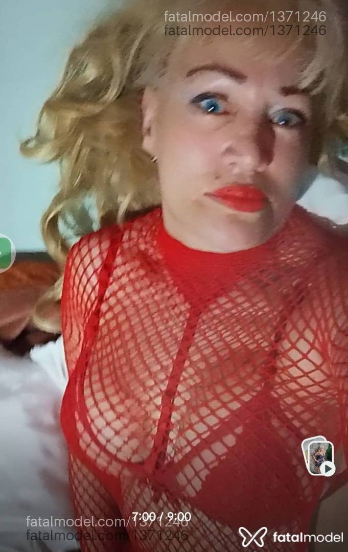Acompanhante mulher loira (o) de olhos azuis - Milfe