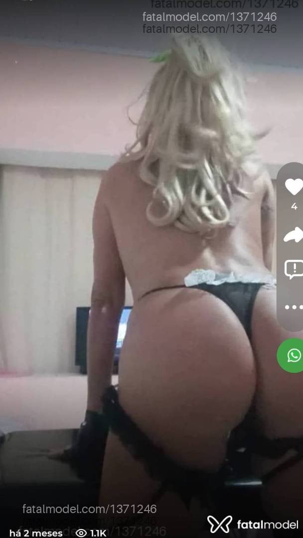Acompanhante mulher loira (o) de olhos azuis - Milfe