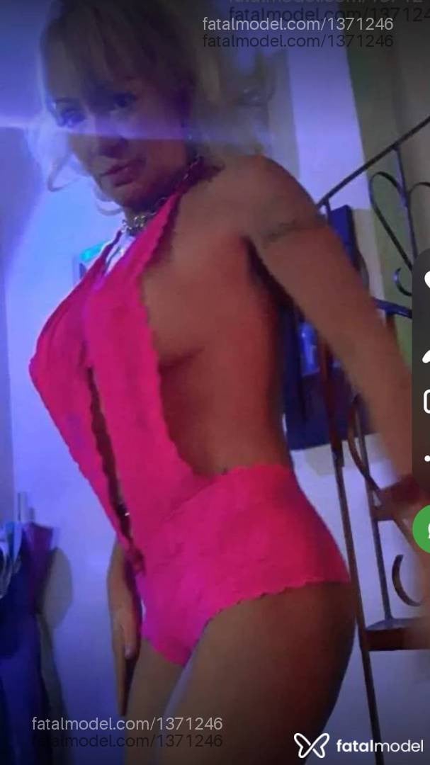 Acompanhante mulher loira (o) de olhos azuis - Milfe