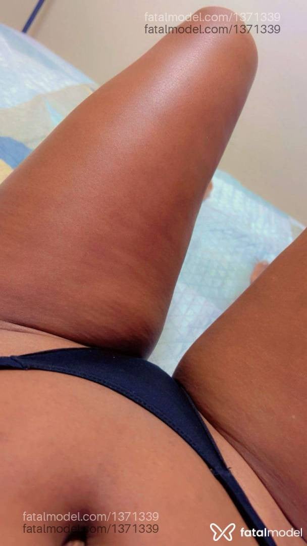 Acompanhante mulher morena (o) de olhos pretos - Lunaa
