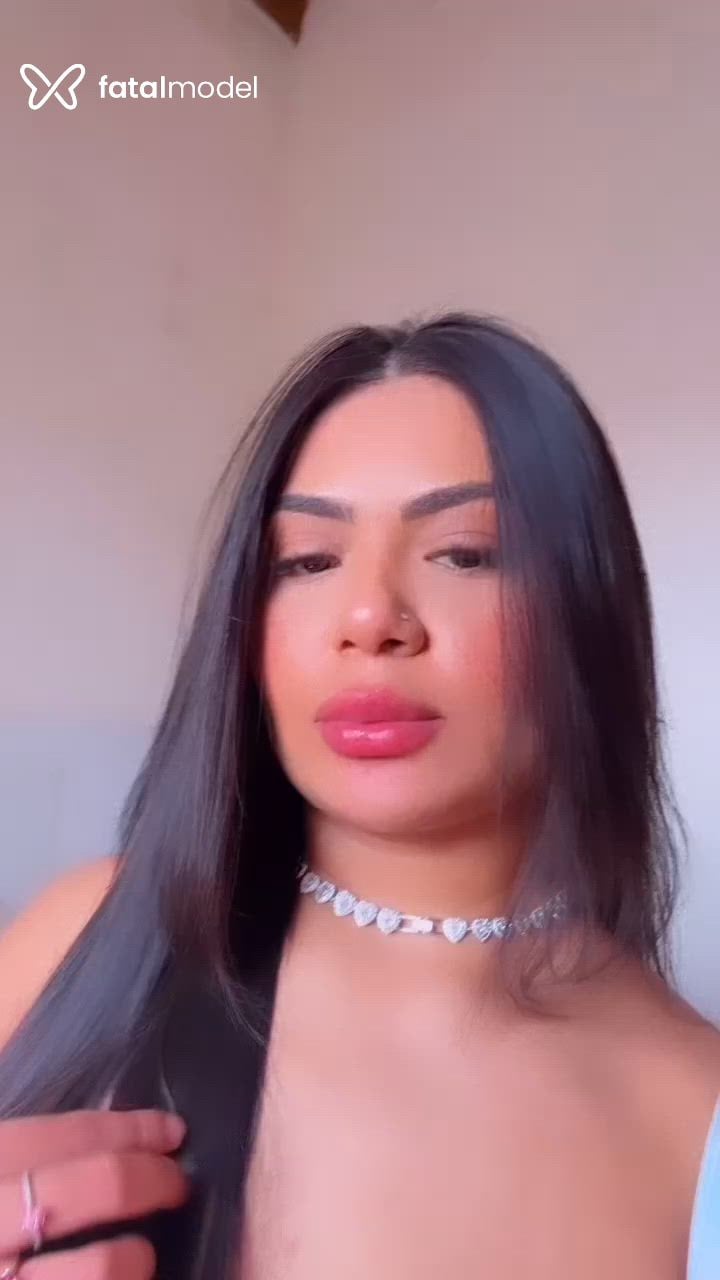 Acompanhante mulher com cabelo castanho de olhos pretos - Alicia Acompanhante mulher com cabelo castanho de olhos pretos - Alicia