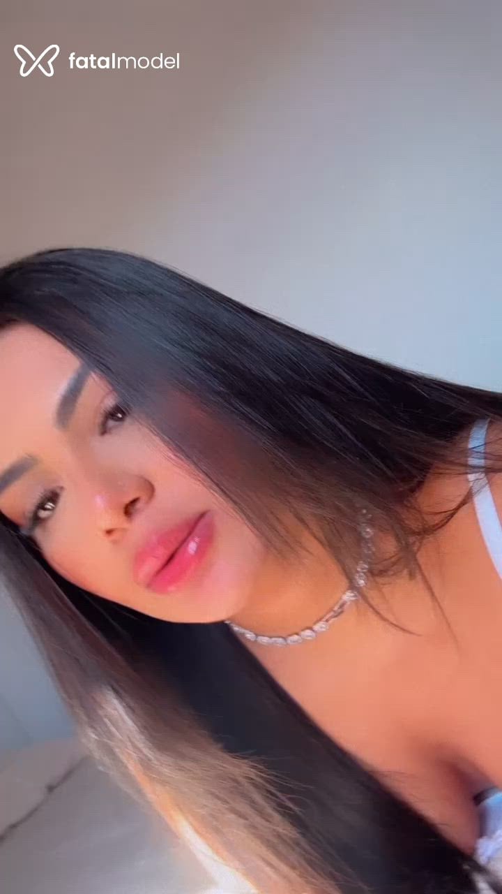 Acompanhante mulher com cabelo castanho de olhos pretos - Alicia Acompanhante mulher com cabelo castanho de olhos pretos - Alicia