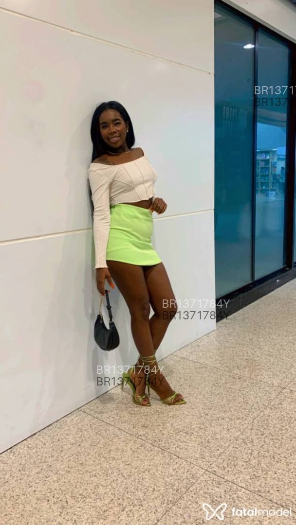 Acompanhante mulher morena (o) de olhos pretos em Brasília Acompanhante mulher morena (o) de olhos pretos em Brasília - Alexia
