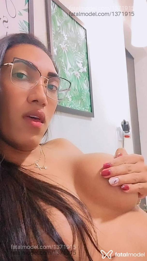 Acompanhante homem trans com cabelo castanho de olhos castanhos - Kelly