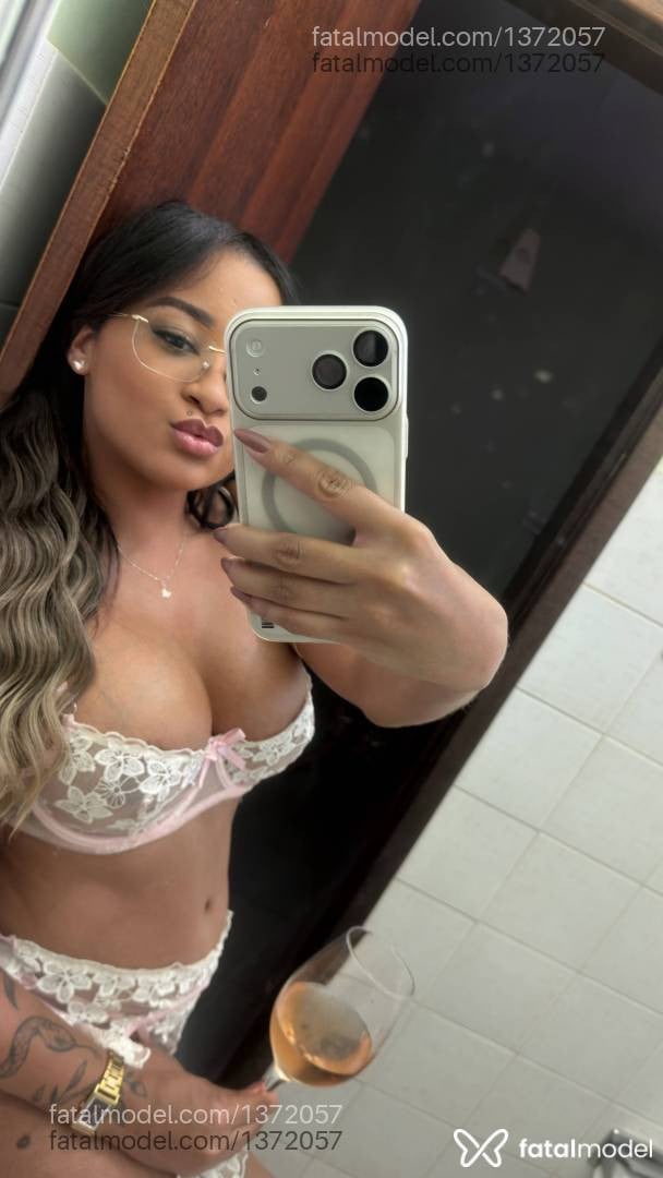 Acompanhante mulher morena (o) de olhos pretos - Cacau Castro