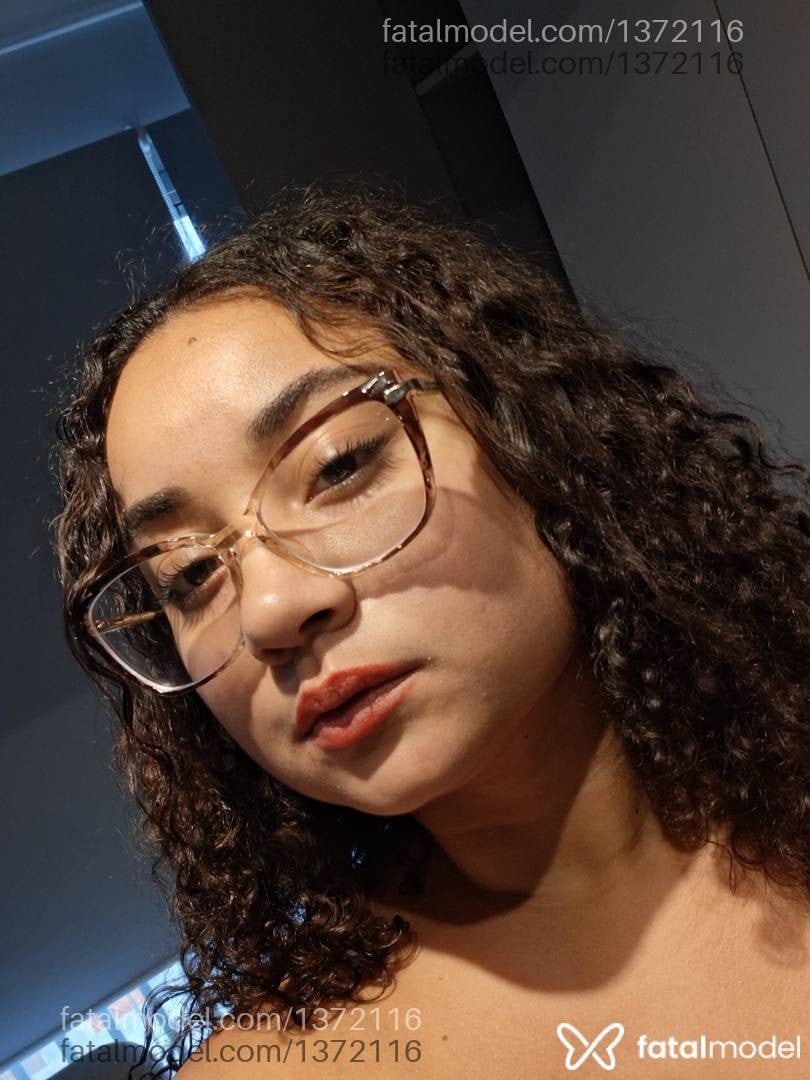 Acompanhante mulher com cabelo castanho de olhos castanhos - Carolzinha