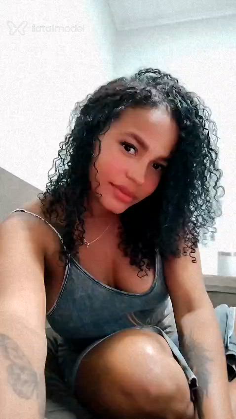 Acompanhante mulher morena (o) de olhos castanhos - Jade Acompanhante mulher morena (o) de olhos castanhos - Jade