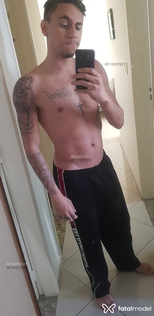 Acompanhante homem morena (o) de olhos castanhos em Porto Alegre - Matheus Henrique