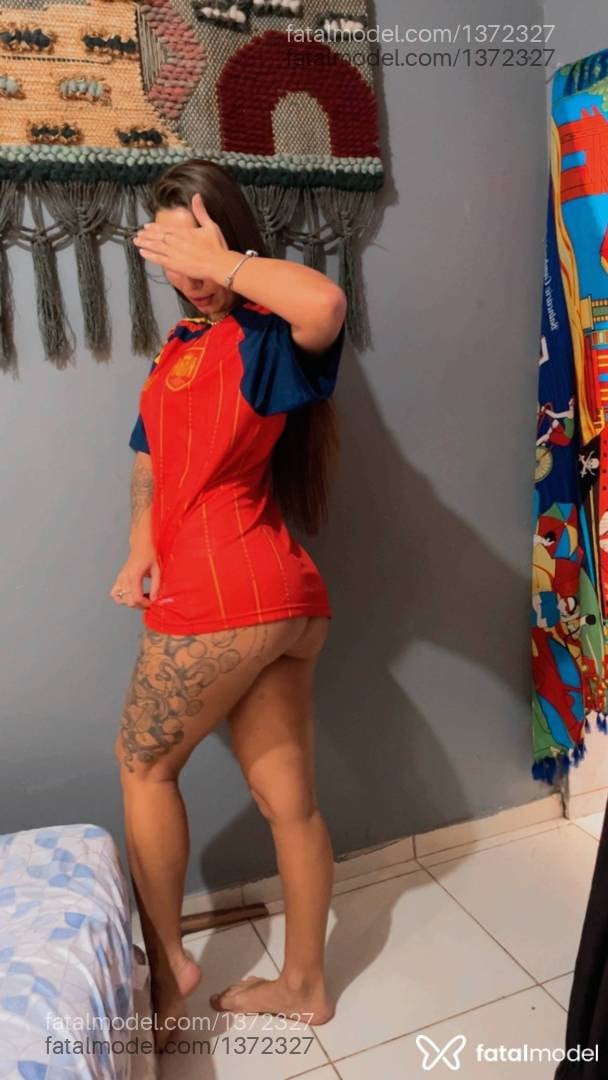 Acompanhante mulher com cabelo castanho de olhos verdes - Aghata Bentley