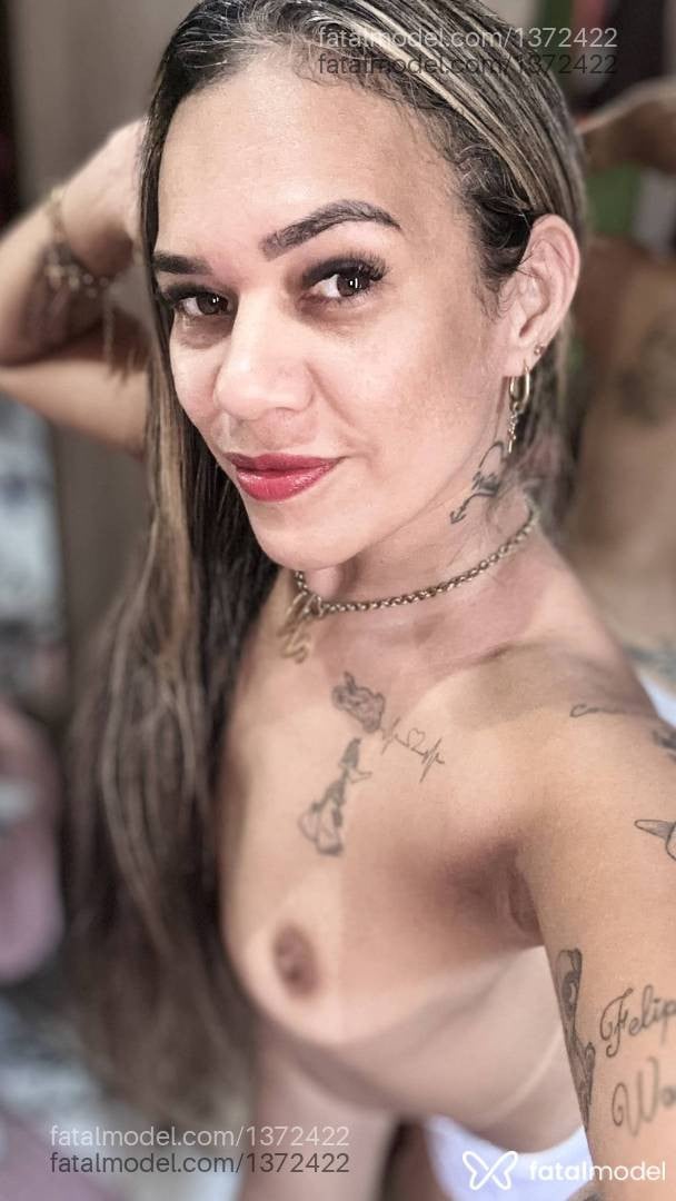 Acompanhante mulher loira (o) de olhos mel - Corujinha