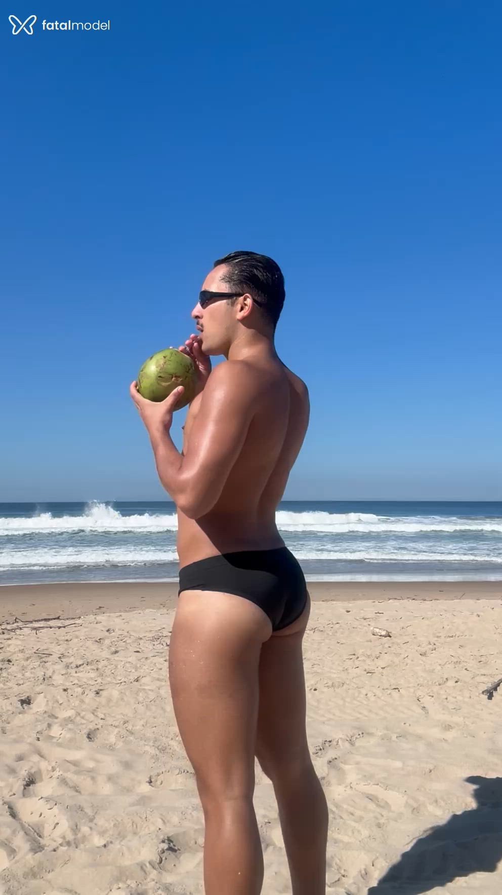 Acompanhante homem com cabelo castanho de olhos castanhos - Lucas