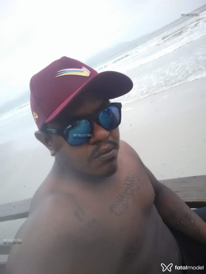 Acompanhante homem morena (o) de olhos pretos em Itapema - Adilson
