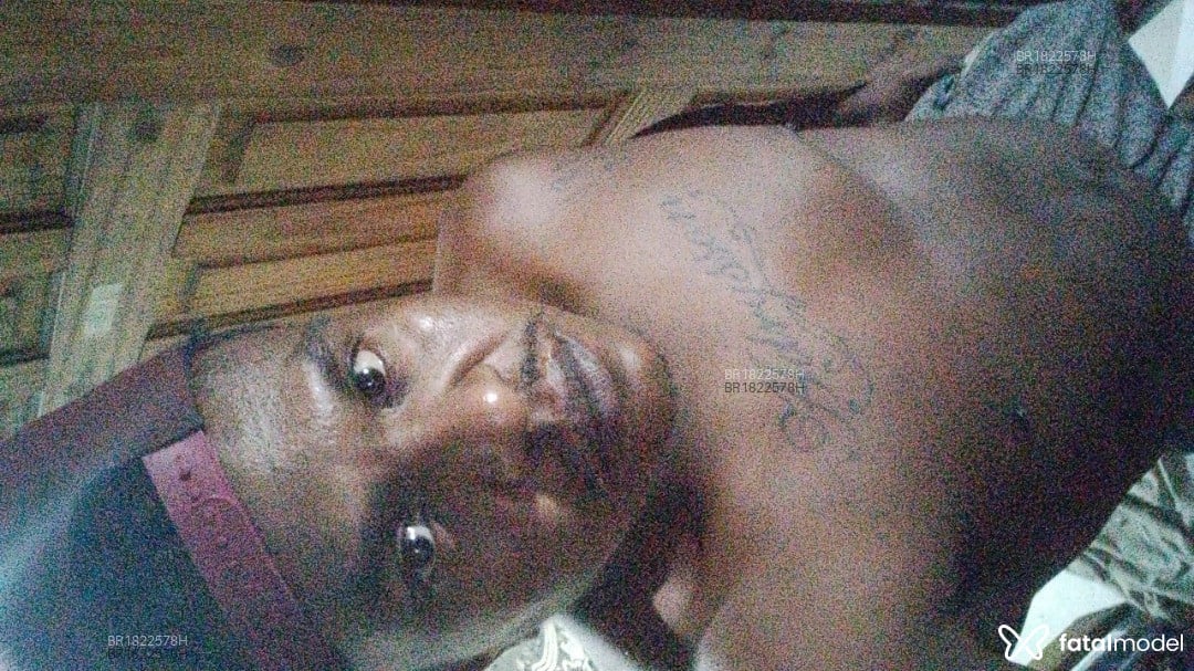 Acompanhante homem morena (o) de olhos pretos em Itapema - Adilson