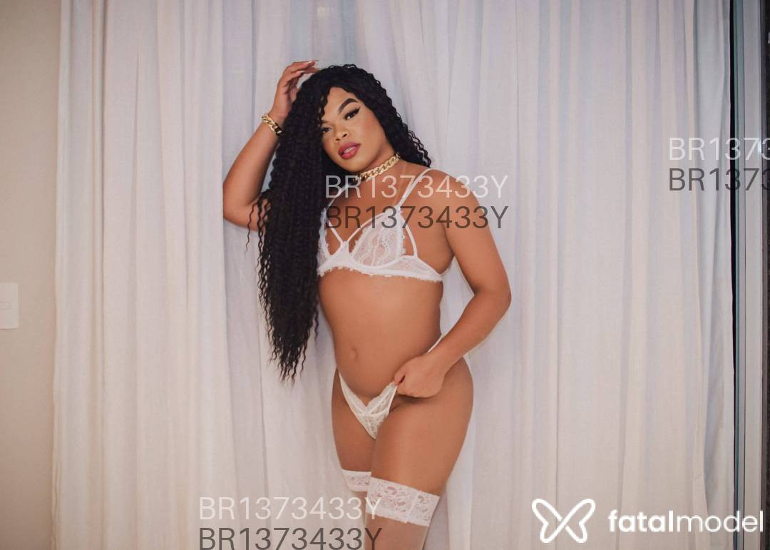 Acompanhante mulher trans com cabelo castanho de olhos castanhos em Cabo Frio Acompanhante mulher trans com cabelo castanho de olhos castanhos em Cabo Frio - Clara