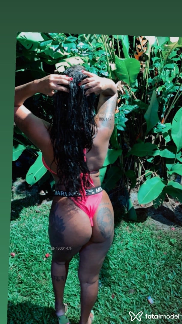 Acompanhante mulher morena (o) de olhos mel em Salvador - Flávia