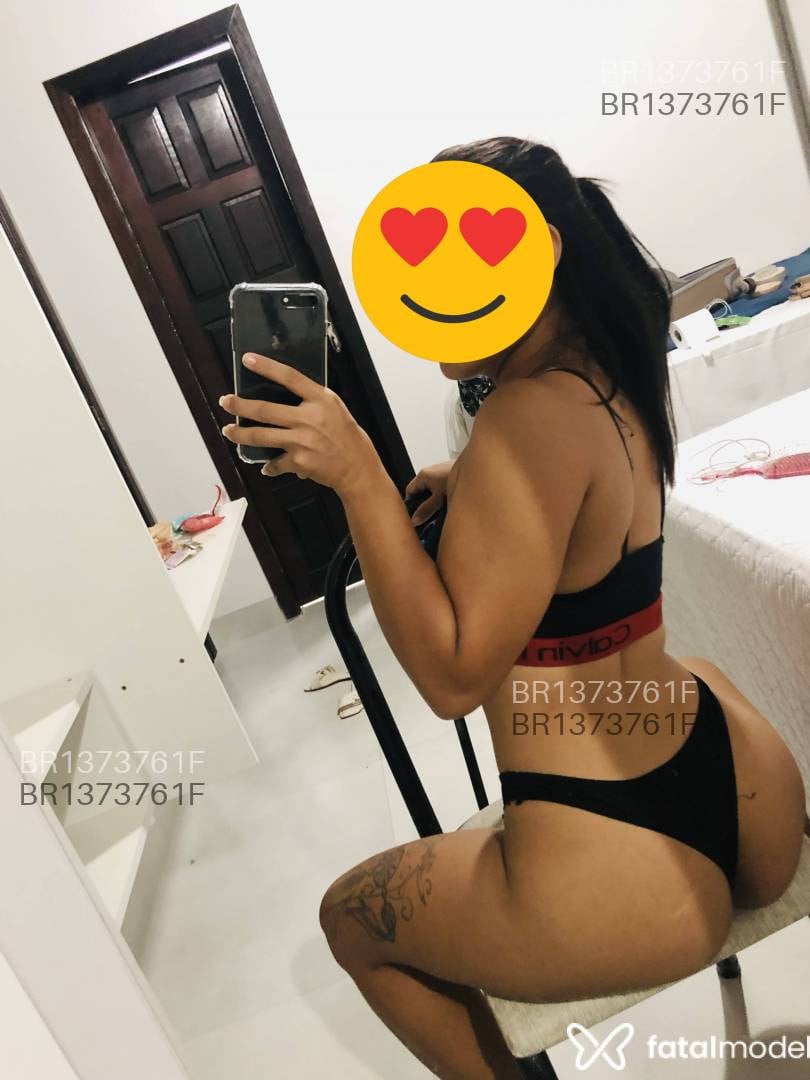 Acompanhante mulher com cabelo castanho de olhos pretos - Roberta