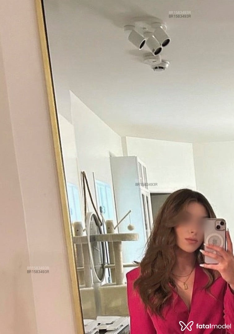 Acompanhante mulher com cabelo castanho de olhos castanhos em Goiânia - Ana Martins