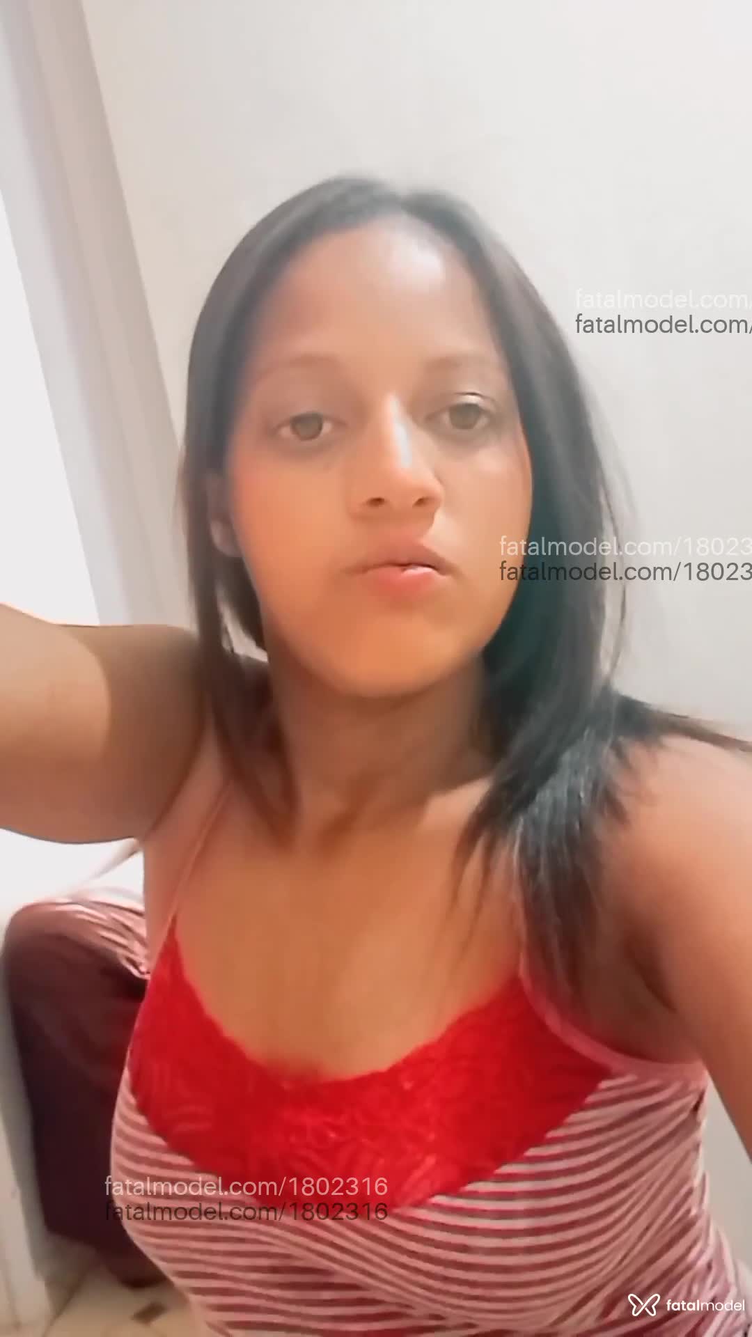 Acompanhante mulher loira (o) de olhos mel em Virtual Acompanhante mulher loira (o) de olhos mel em Virtual - Luana Cristina
