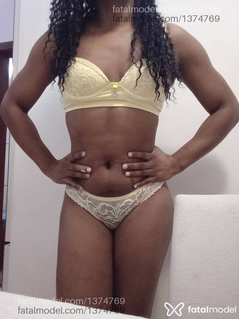 Acompanhante mulher morena (o) de olhos castanhos - Yasmim