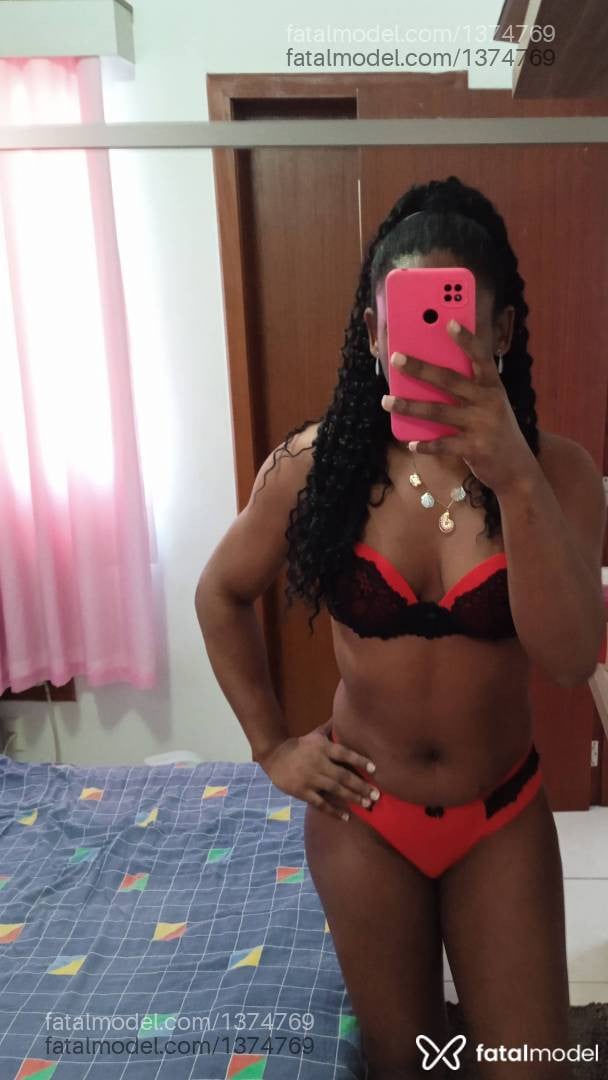 Acompanhante mulher morena (o) de olhos castanhos - Yasmim
