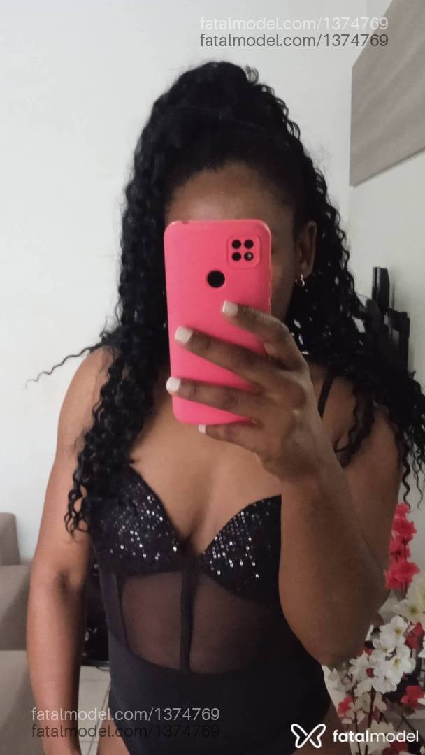 Acompanhante mulher morena (o) de olhos castanhos - Yasmim