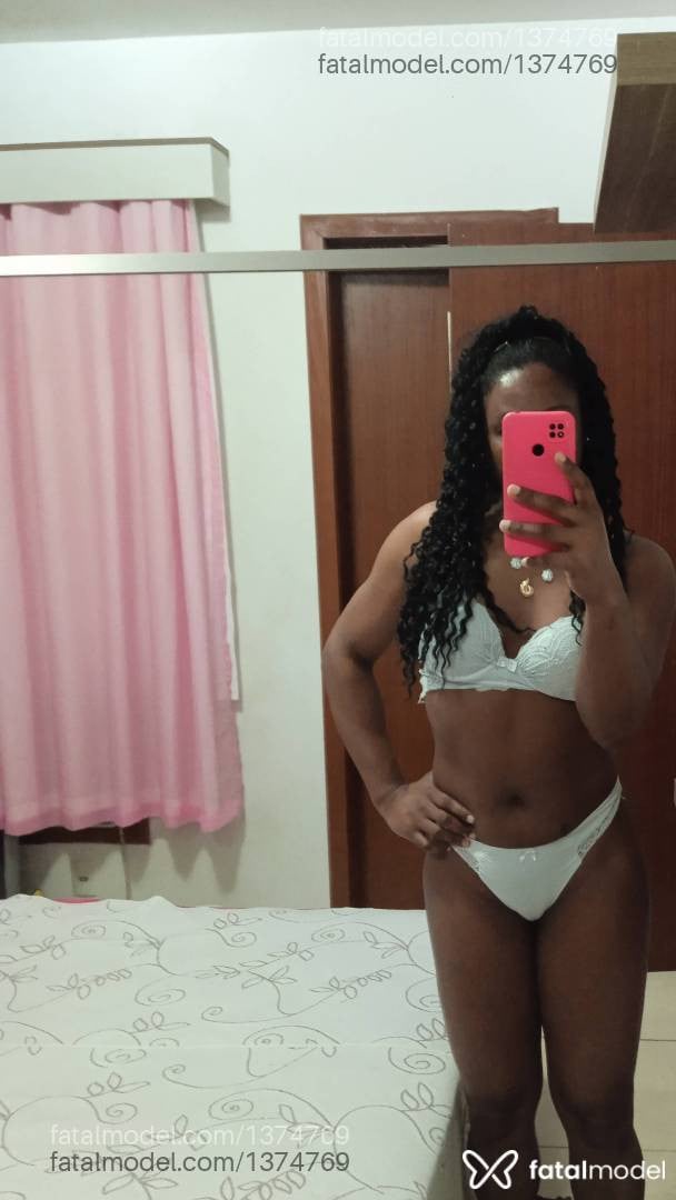 Acompanhante mulher morena (o) de olhos castanhos - Yasmim