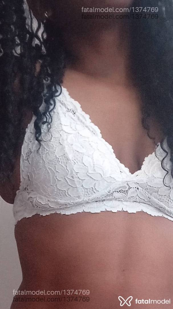 Acompanhante mulher morena (o) de olhos castanhos - Yasmim