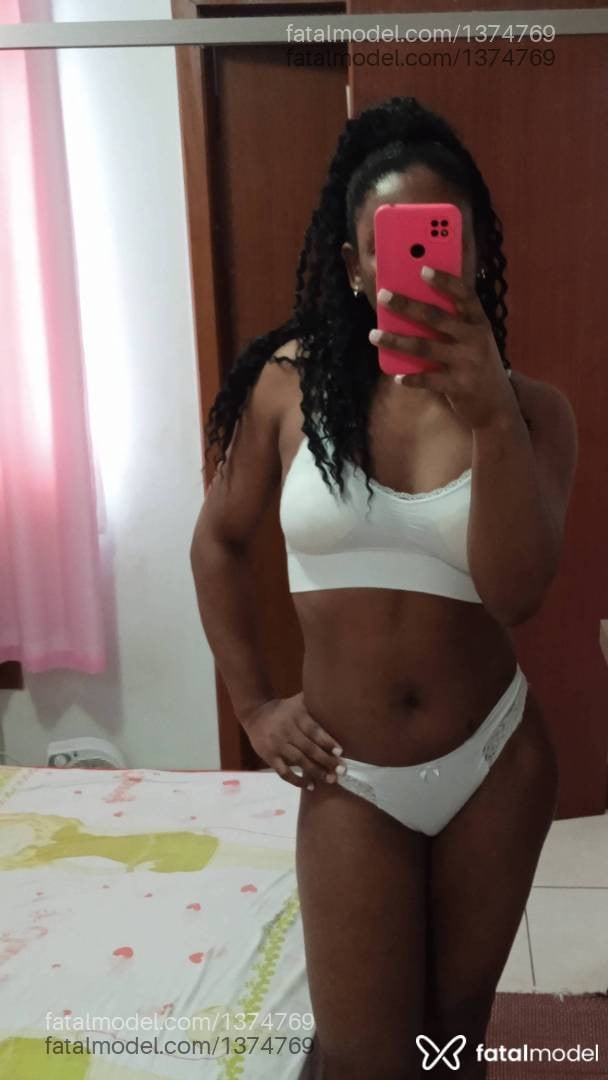 Acompanhante mulher morena (o) de olhos castanhos - Yasmim