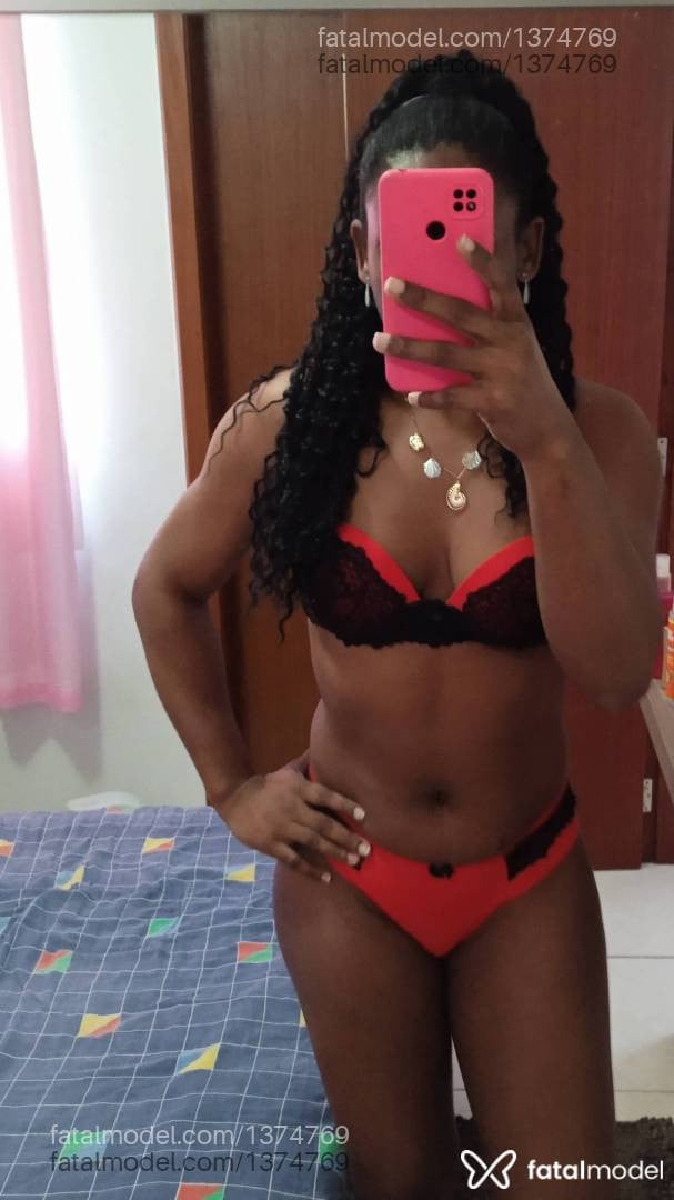 Acompanhante mulher morena (o) de olhos castanhos - Yasmim