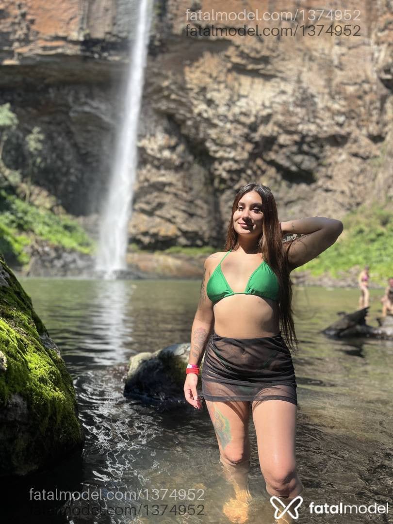 Acompanhante mulher morena (o) de olhos castanhos - Martina Menezes