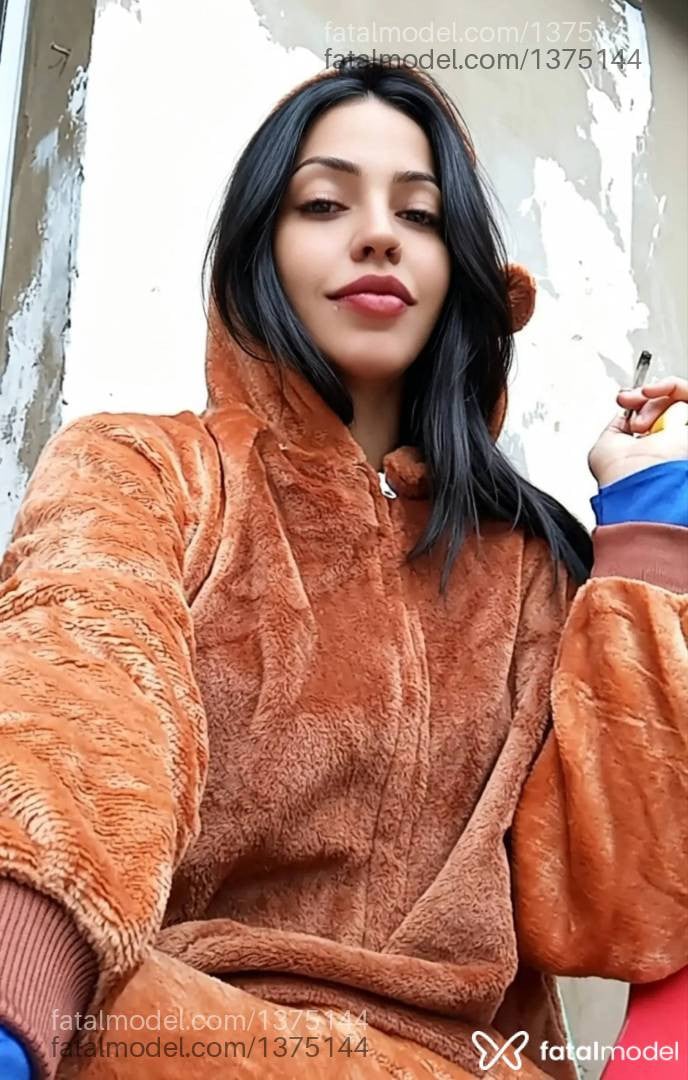 Acompanhante mulher com cabelo castanho de olhos castanhos - Morena