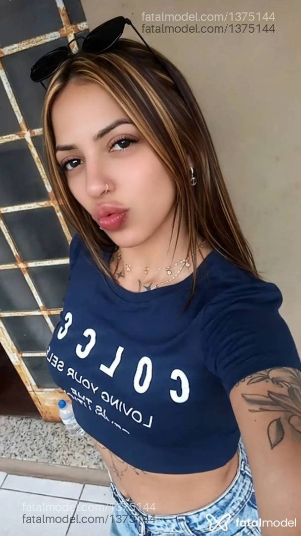 Acompanhante mulher com cabelo castanho de olhos castanhos - Morena