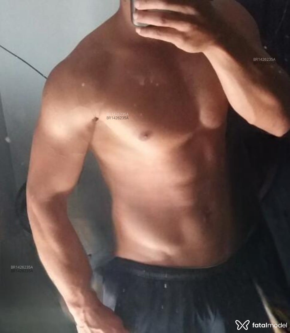 Acompanhante homem com cabelo castanho de olhos castanhos - Carlos Rocha