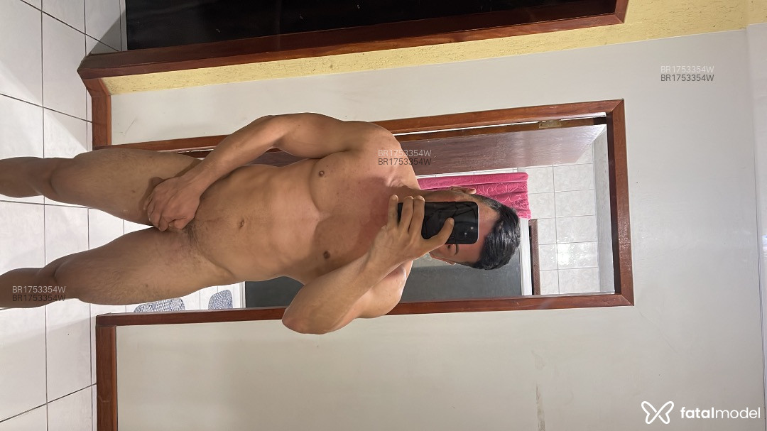 Acompanhante homem morena (o) de olhos pretos em Curitiba - JOSEP