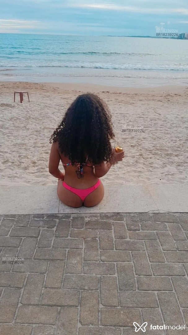 Acompanhante mulher com cabelo castanho de olhos castanhos em Angra dos Reis - Rebeca
