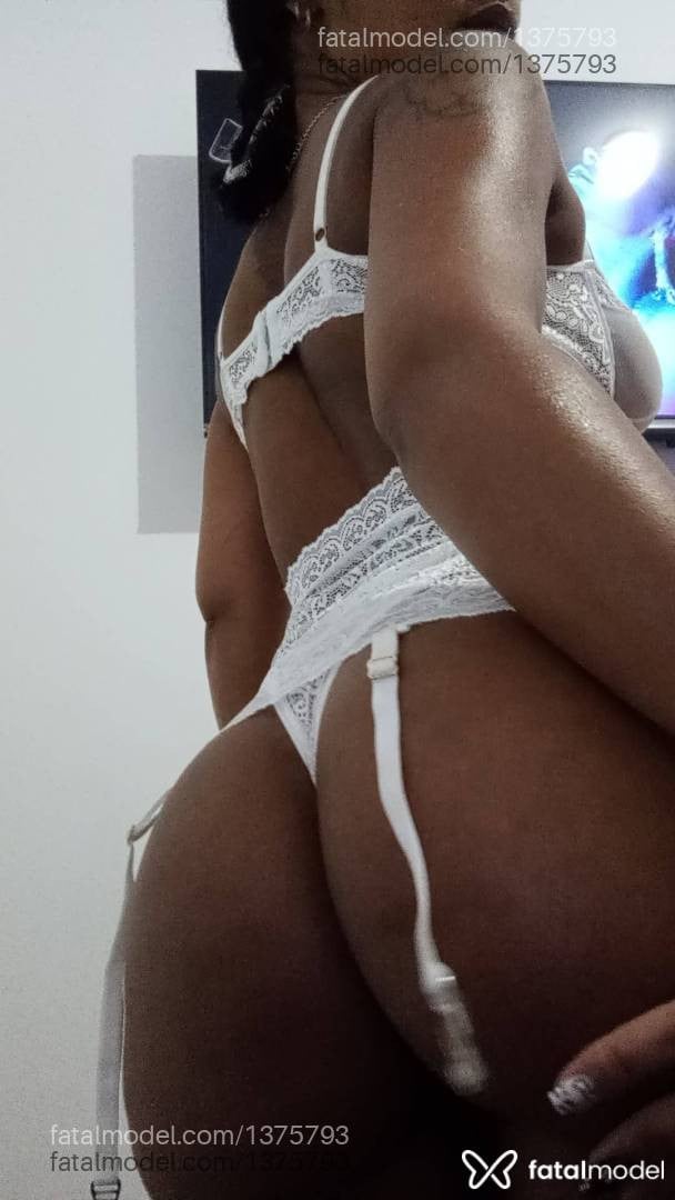 Acompanhante mulher com cabelo castanho de olhos castanhos - Rubbyh Dreams