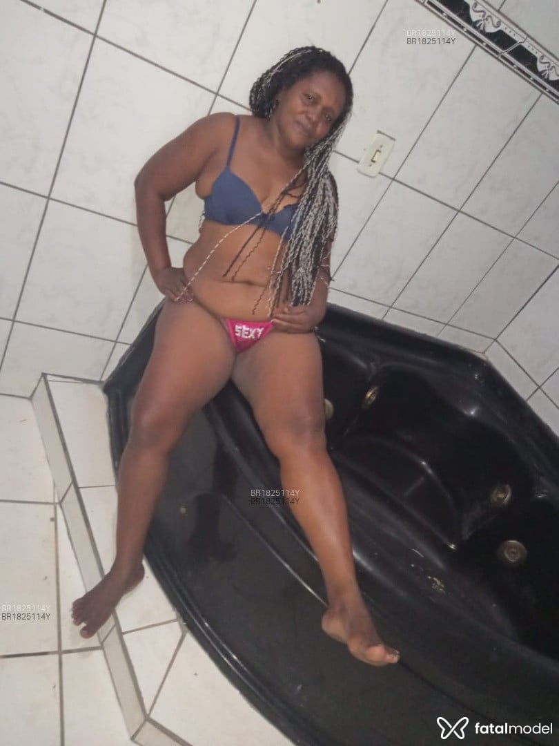 Acompanhante mulher com cabelo castanho de olhos pretos em Virtual Acompanhante mulher com cabelo castanho de olhos pretos em Virtual - Casalsexblack