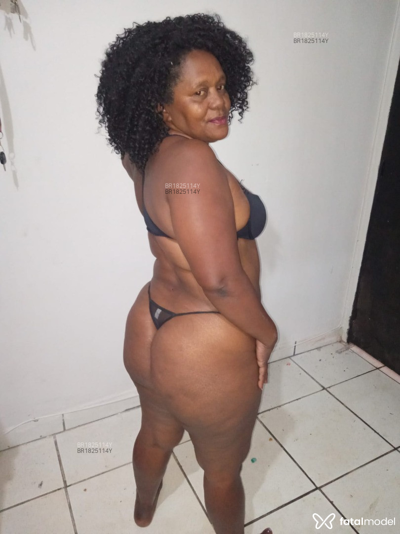 Acompanhante mulher com cabelo castanho de olhos pretos em Virtual Acompanhante mulher com cabelo castanho de olhos pretos em Virtual - Casalsexblack