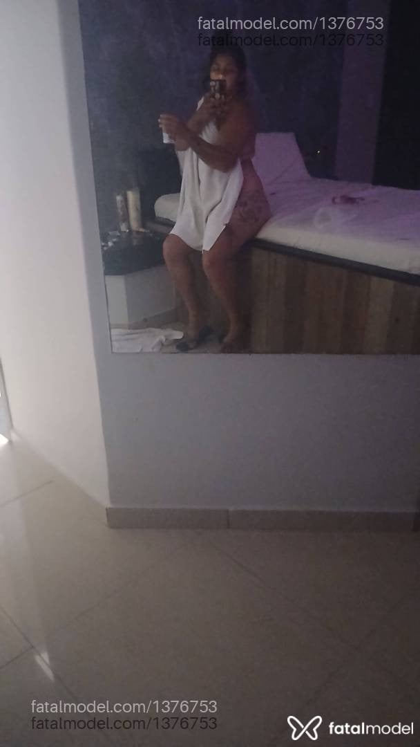 Acompanhante mulher com cabelo castanho de olhos castanhos - Bruna