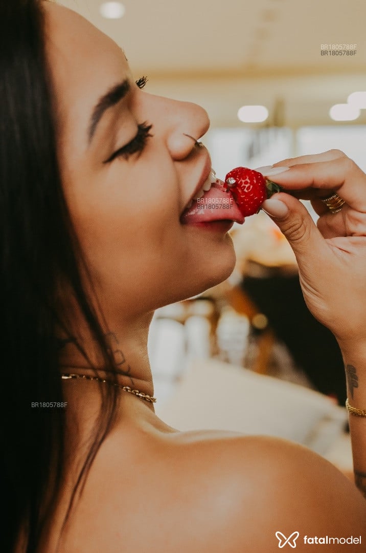 Acompanhante mulher morena (o) de olhos pretos em Casca Acompanhante mulher morena (o) de olhos pretos em Casca - Lia Marques