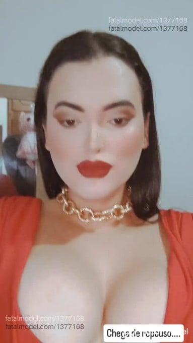 Acompanhante mulher trans com cabelo castanho de olhos castanhos em Franca - Luísa Bessas