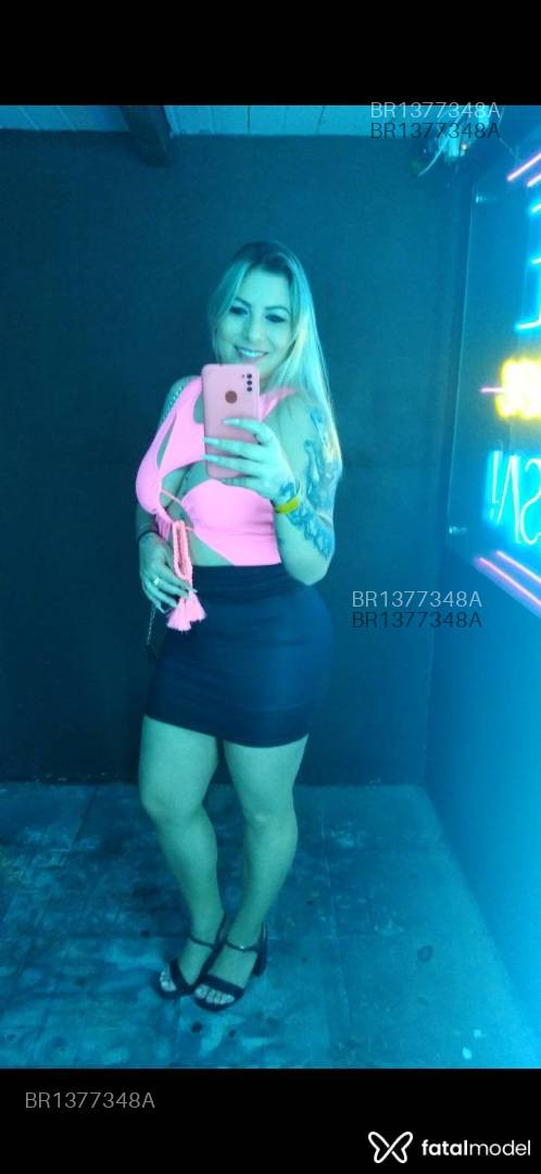 Acompanhante mulher loira (o) de olhos castanhos - Giselle Scherer Acompanhante mulher loira (o) de olhos castanhos - Giselle Scherer