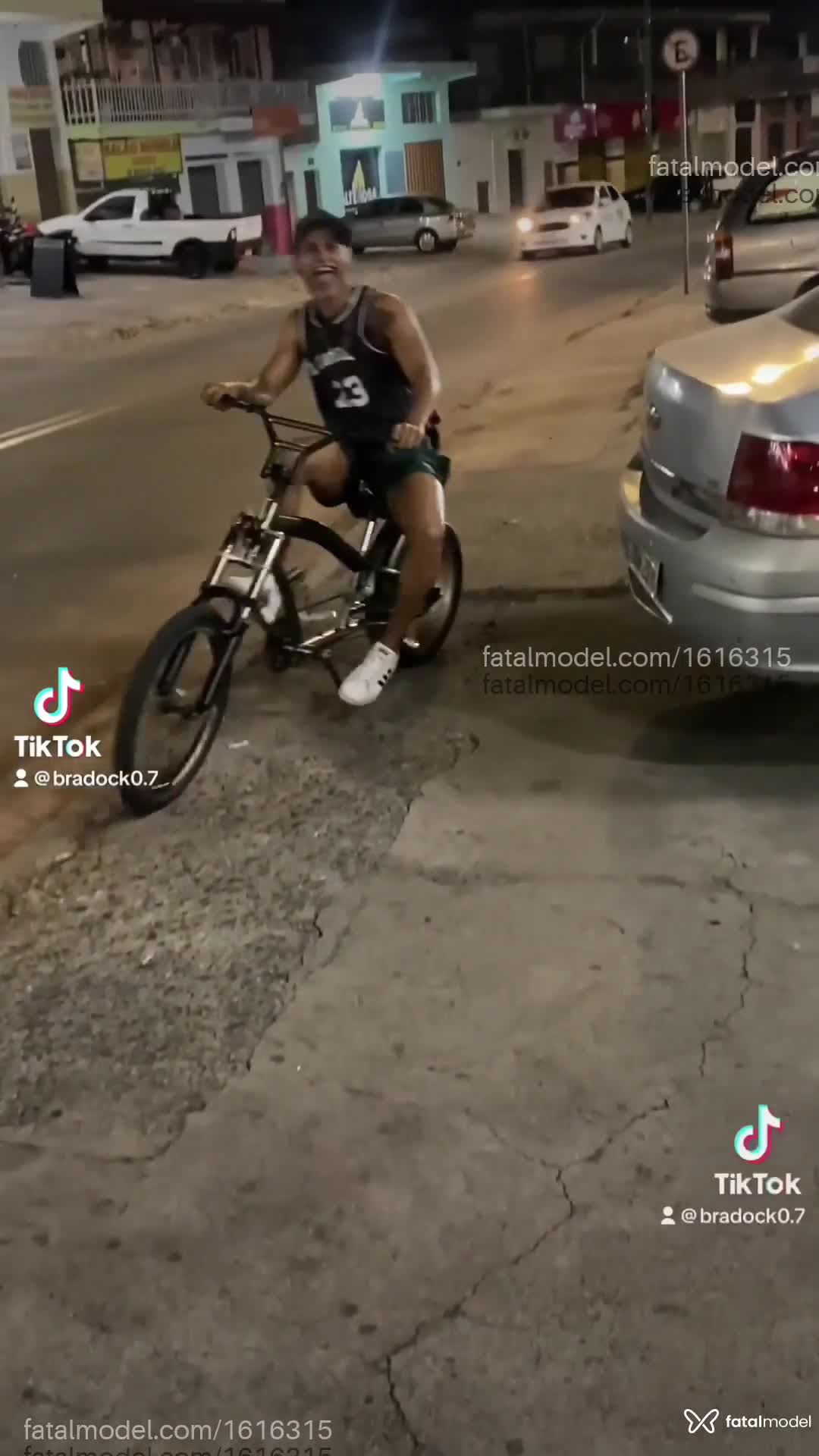 Acompanhante homem com cabelo castanho de olhos castanhos em Belo Horizonte Acompanhante homem com cabelo castanho de olhos castanhos em Belo Horizonte - Bradock