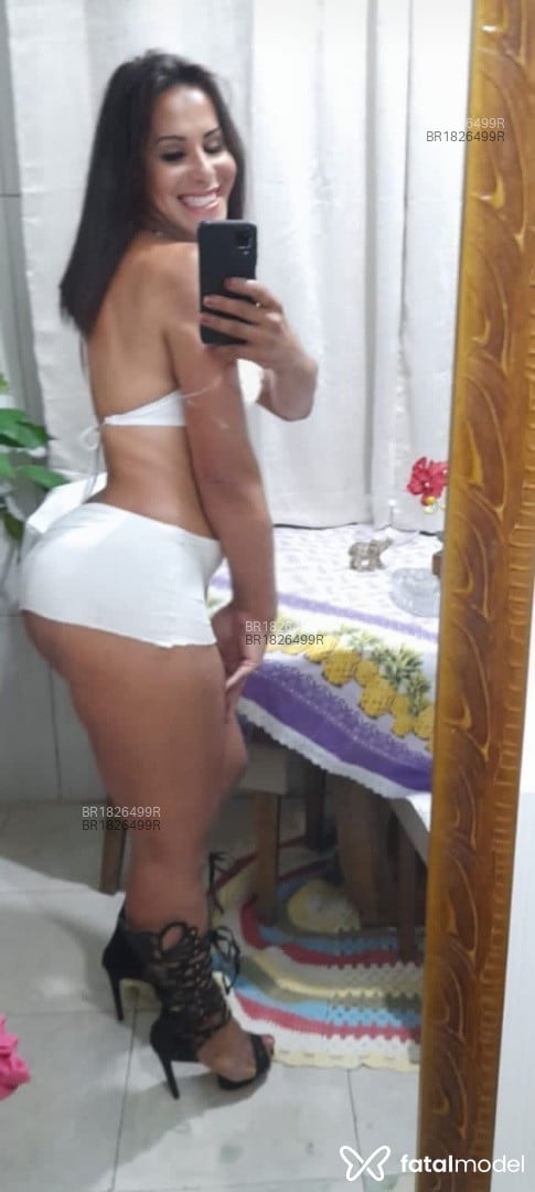 Acompanhante mulher trans com cabelo castanho de olhos castanhos em Palhoça - Bruna prado