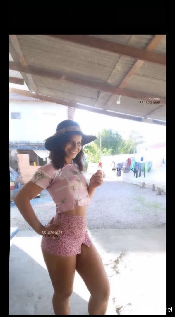 Acompanhante mulher trans com cabelo castanho de olhos castanhos em Palhoça - Bruna prado