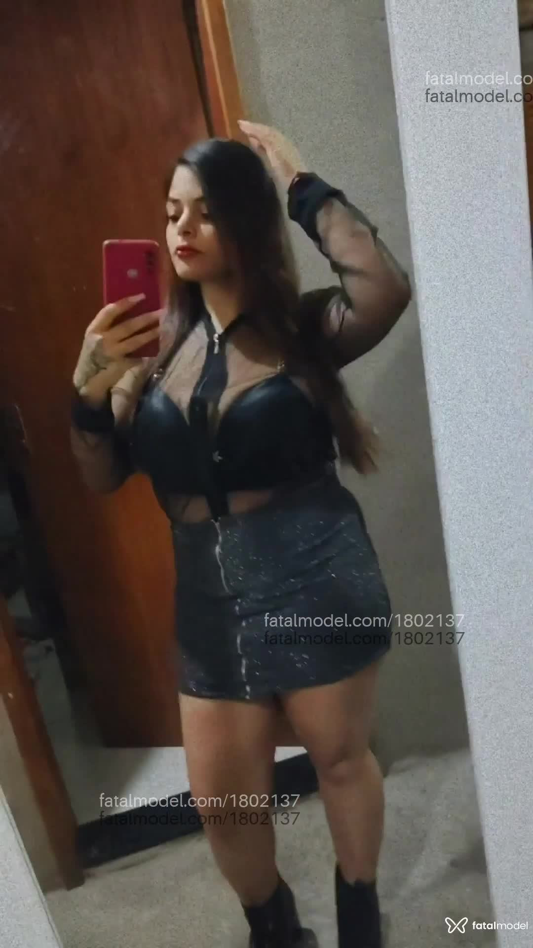 Acompanhante mulher com cabelo castanho de olhos castanhos em Virtual - Thaycris