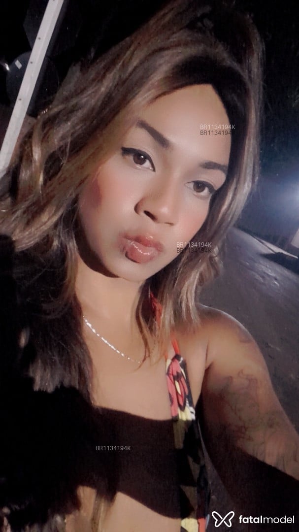 Acompanhante mulher trans com cabelo castanho de olhos castanhos em Tangará da Serra Acompanhante mulher trans com cabelo castanho de olhos castanhos em Tangará da Serra - Karina