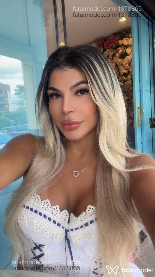 Acompanhante mulher trans loira (o) de olhos pretos em Goiânia Acompanhante mulher trans loira (o) de olhos pretos em Goiânia - Larissa Campos